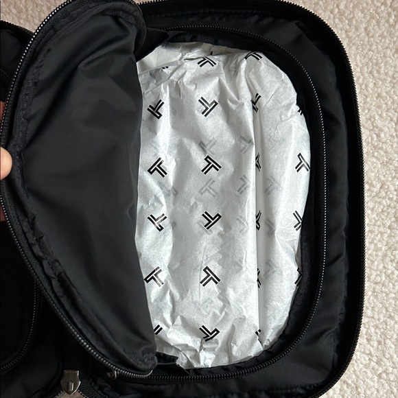 NWT Tumi Gray and Black Men's McGuire kit toiletry Bag - Picture 3 of 5